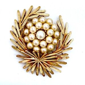 Vintage Crown Trifari Faux Pearl Starburst Brooch Alfred Philippe Era Gold Pin